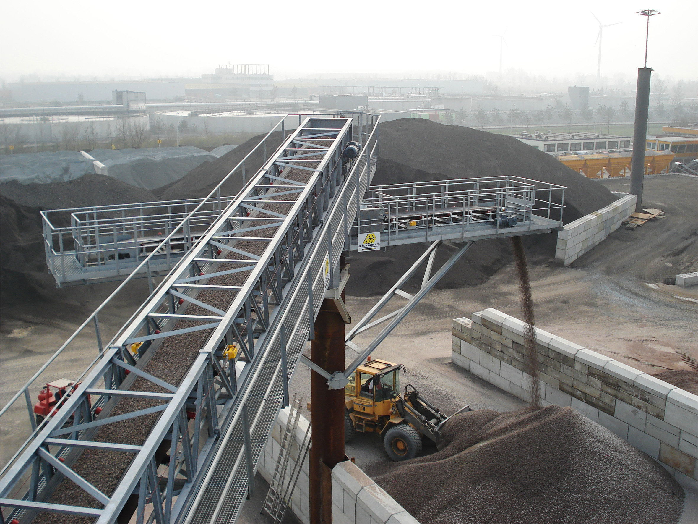 Belt conveyors for sand and gravel